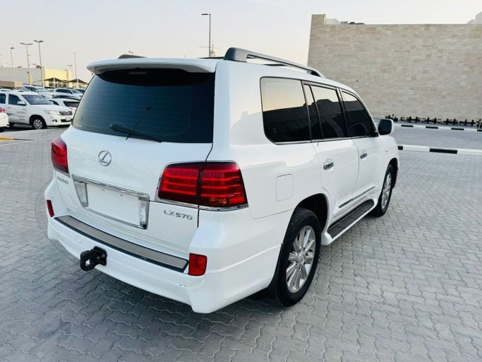 Подержанный Lexus LX 570 III, 5.7 л, 2011 в Дубае от Al Balora Al Bayda Used Cars Белый цвет. Other | AUTO.AE