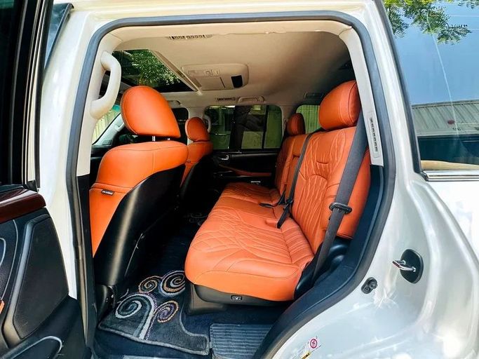 Подержанный Lexus LX 570 III, 5.7 л, 2011 в Дубае от Andaleeb Cars Белый цвет. GCC | AUTO.AE