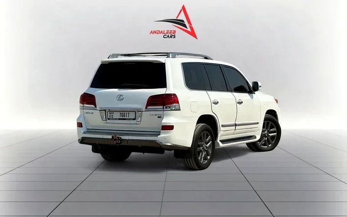 Подержанный Lexus LX 570 III Рестайлинг, 5.7 л, 2015 в Дубае от Andaleeb Cars Белый цвет. GCC | AUTO.AE