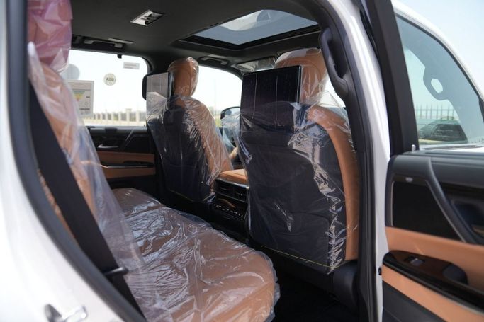 Новый Lexus LX 700h IV, 3.4 л, 2025 в Дубае от My Way Motors Белый цвет. GCC | AUTO.AE