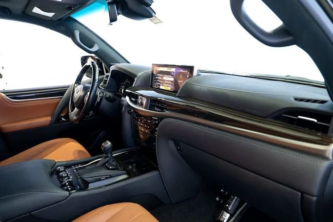 مستعملة Lexus LX 570 ثالثاً شد الوجه 2, 5.7 l, 2021 في في دبي من Exotic Cars، اللون أخضر. مواصفات الخليج | AUTO.AE