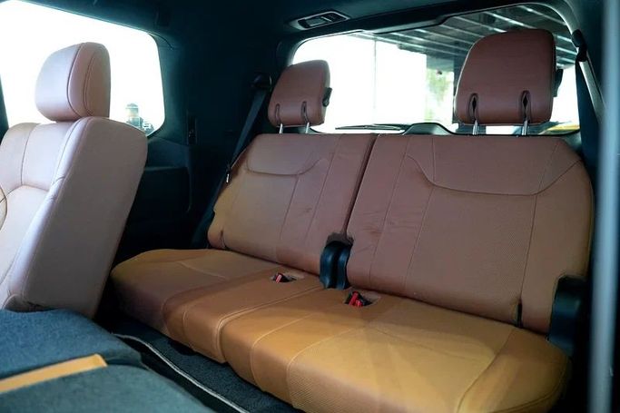 مستعملة Lexus LX 570 ثالثاً شد الوجه 2, 5.7 l, 2021 في في دبي من Exotic Cars، اللون أخضر. مواصفات الخليج | AUTO.AE