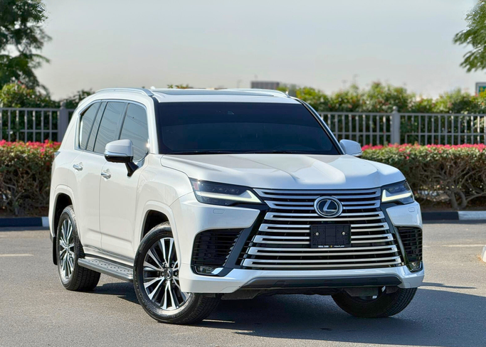 Подержанный Lexus LX 600 IV, 3.4 л, 2024 в Дубае от Ideal Cars LLC Белый цвет. GCC | AUTO.AE