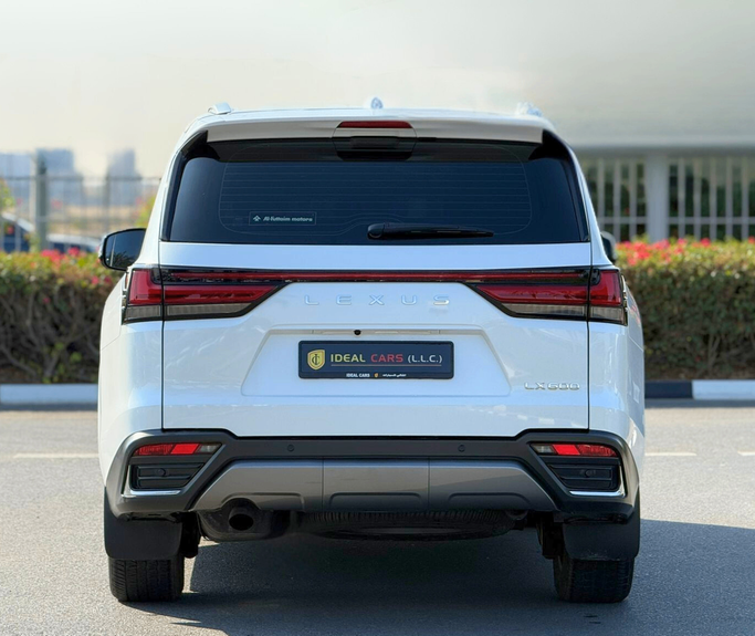 Подержанный Lexus LX 600 IV, 3.4 л, 2024 в Дубае от Ideal Cars LLC Белый цвет. GCC | AUTO.AE