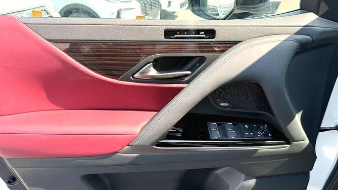 New Lexus LX 700h IV, 3.4 l, 2025 in Dubai by Valcor Auto, White color. GCC Specs | AUTO.AE