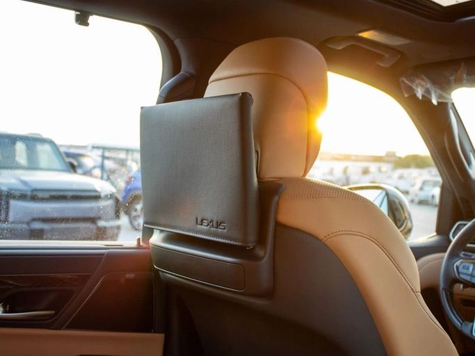 Новый Lexus LX 600 IV, 3.4 л, 2024 в Дубае от Al Rawnaq Motors  Серебристый цвет. GCC | AUTO.AE