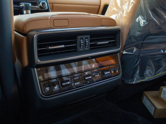 Новый Lexus LX 600 IV, 3.4 л, 2024 в Дубае от Al Rawnaq Motors  Серебристый цвет. GCC | AUTO.AE