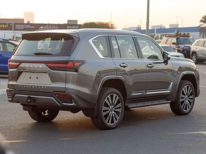 Новый Lexus LX 600 IV, 3.4 л, 2024 в Дубае от Al Rawnaq Motors  Серебристый цвет. GCC | AUTO.AE