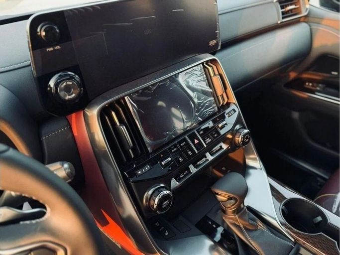 Новый Lexus LX 600 IV, 3.4 л, 2025 в Дубае от Al Rawnaq Motors  Черный цвет. GCC | AUTO.AE