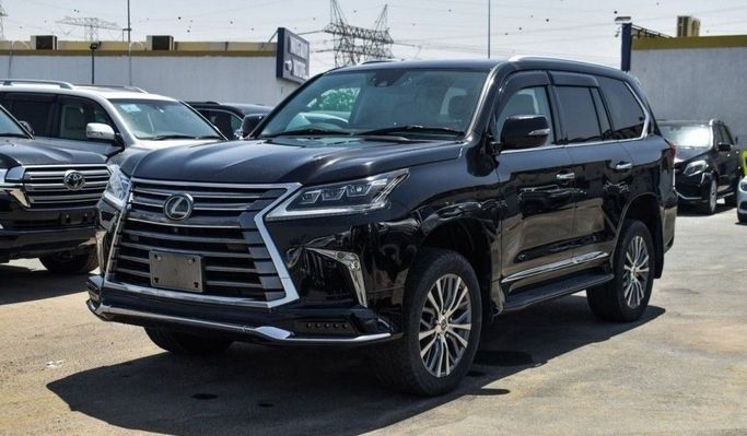 Подержанный Lexus LX 570 III Рестайлинг 2, 5.7 л, 2017 в Дубае от Central Motors Черный цвет. Японская | AUTO.AE