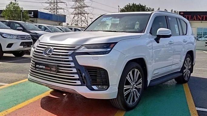 جديدة Lexus LX 600 رابعاً, 3.4 l, 2022 في في دبي من Atlantis Motors FZE، اللون أبيض. مواصفات الخليج | AUTO.AE
