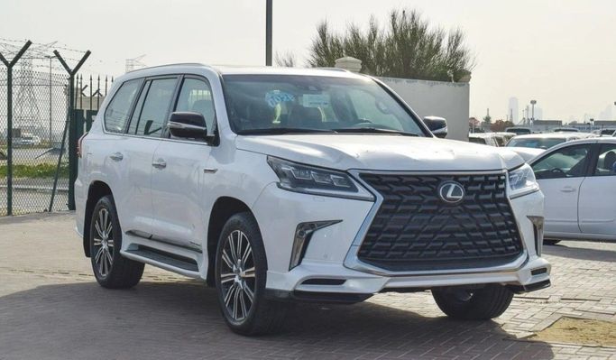 Новый Lexus LX 570 III Рестайлинг 2, 5.7 л, 2021 в Дубае от Atlantis Motors FZE Белый цвет. GCC | AUTO.AE