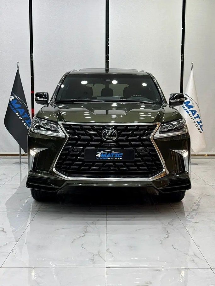 Подержанный Lexus LX 570 III Рестайлинг 2, 5.7 л, 2021 в Дубае от 4 Matic Motors Зеленый цвет. GCC | AUTO.AE