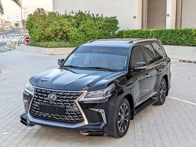 Подержанный Lexus LX 570 III, 5.7 л, 2021 в Дубае от NEW ABU TAJ MOTORS Черный цвет. GCC | AUTO.AE