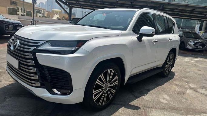 مستعملة Lexus LX 600 رابعاً, 3.4 l, 2022 في في دبي من LiveCars، اللون أبيض. مواصفات الخليج | AUTO.AE