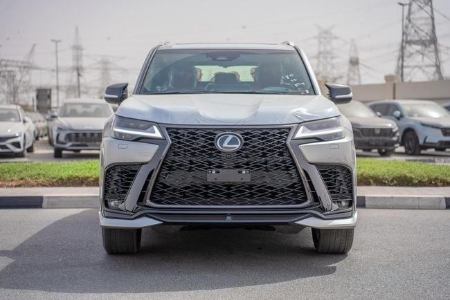 Новый Lexus LX 600 IV, 3.4 л, 2025 в Дубае от Hussein Ghulam Motors FZCO Серый цвет. GCC | AUTO.AE