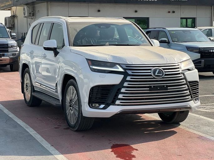 Новый Lexus LX 600 IV, 3.4 л, 2025 в Дубае от QUALITY AUTO FZC Белый цвет. GCC | AUTO.AE