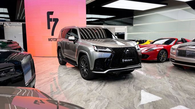 Новый Lexus LX 570 III Рестайлинг 2, 5.7 л, 2022 в Дубае от F7 Motors Серебристый цвет. GCC | AUTO.AE | Объявление #252618