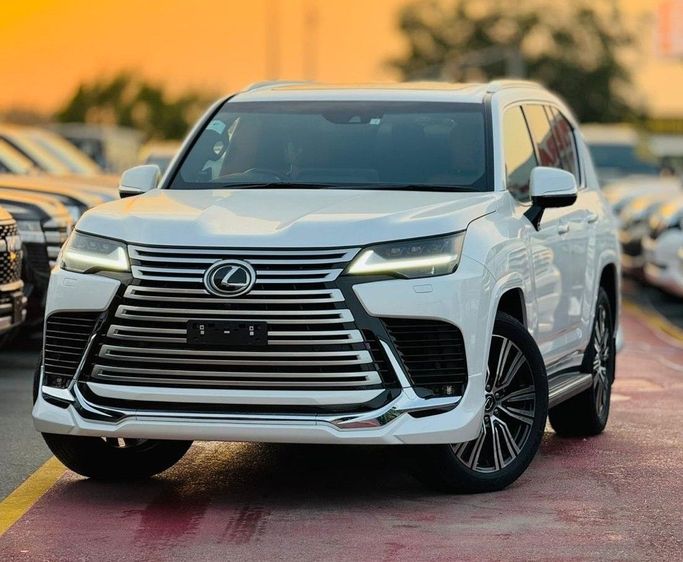 Used Lexus LX 600 IV, 3.4 l, 2023 in Dubai by Alhamd Motors, White color.  | AUTO.AE | Listing #258124