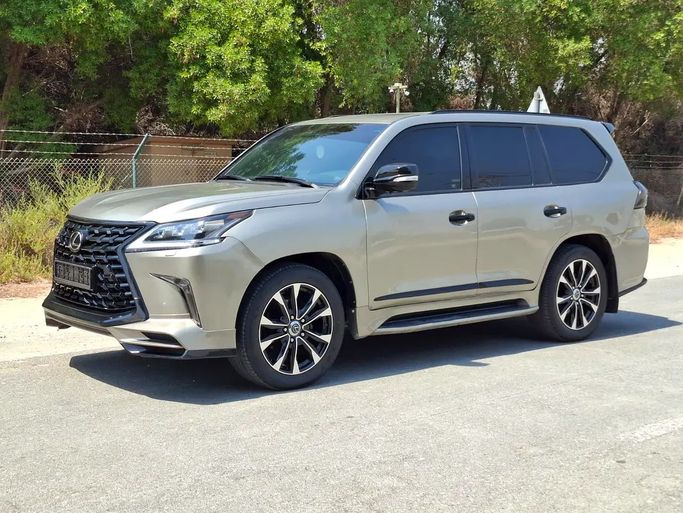 Подержанный Lexus LX 570 III Рестайлинг, 5.7 л, 2013 в ОАЭ, Дубай от Hashem Used Cars Серый цвет. GCC | AUTO.AE | Объявление #279370