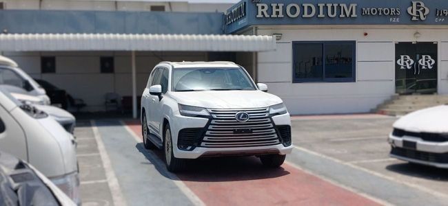 جديدة ⁦Lexus LX 700h رابعاً، 3.4 l، 2025⁩ في في الإمارات, دبي من Rhodium Motors FZE، اللون أبيض. مواصفات الخليج | AUTO.AE | إعلان #287081