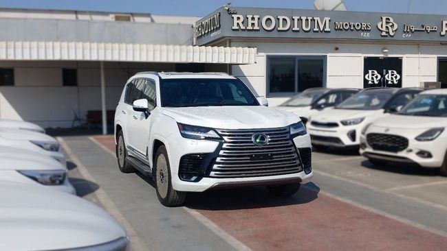 جديدة ⁦Lexus LX 700h رابعاً، 3.4 l، 2026⁩ في في الإمارات, دبي من Rhodium Motors FZE، اللون أبيض. مواصفات الخليج | AUTO.AE | إعلان #287120