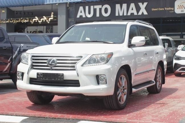 مستعملة ⁦Lexus LX 570 ثالثاً فيس ليفت، 5.7 l، 2013⁩ في في الإمارات, دبي من Auto Max used Car Trading LLC، اللون أبيض. مواصفات الخليج | AUTO.AE | إعلان #287550