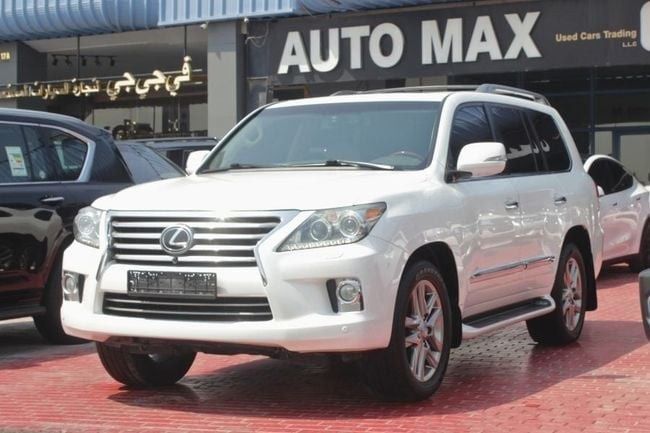 مستعملة ⁦Lexus LX 570 ثالثاً، 5.7 l، 2012⁩ في في الإمارات, دبي من Auto Max used Car Trading LLC، اللون أبيض. مواصفات الخليج | AUTO.AE | إعلان #287569