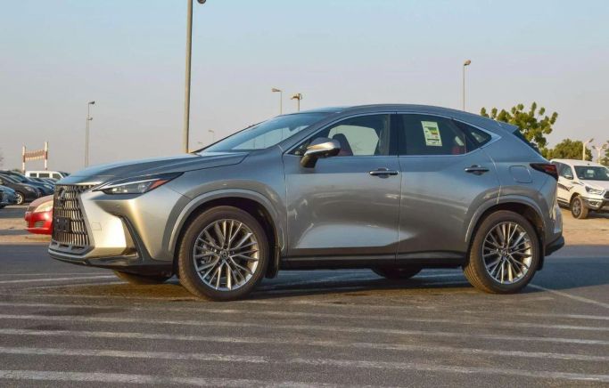 جديدة Lexus NX 350 ثانياً, 2.4 l, 2025 في في دبي من White motors FZE، اللون فضي. مواصفات الخليج | AUTO.AE