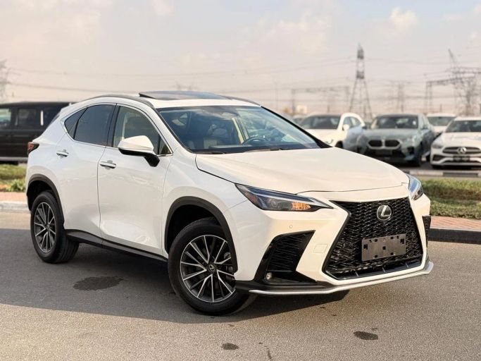 مستعملة Lexus NX 250 ثانياً, 2.5 l, 2024 في في دبي من GHAZNI MOTORS، اللون أبيض. المواصفات الأمريكية | AUTO.AE