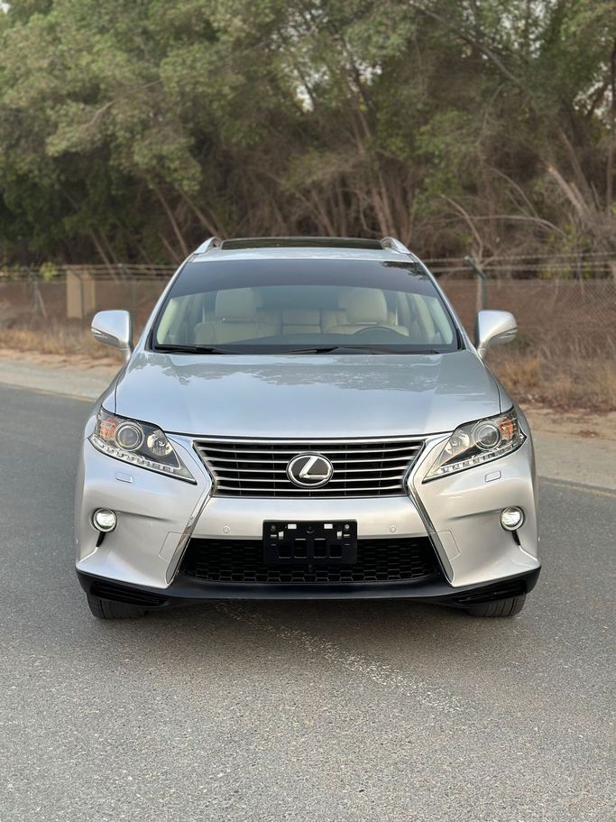 Подержанный Lexus RX 350 III Рестайлинг, 3.5 л, 2015 в Дубае от Alzahiah Cars Серебристый цвет. GCC | AUTO.AE