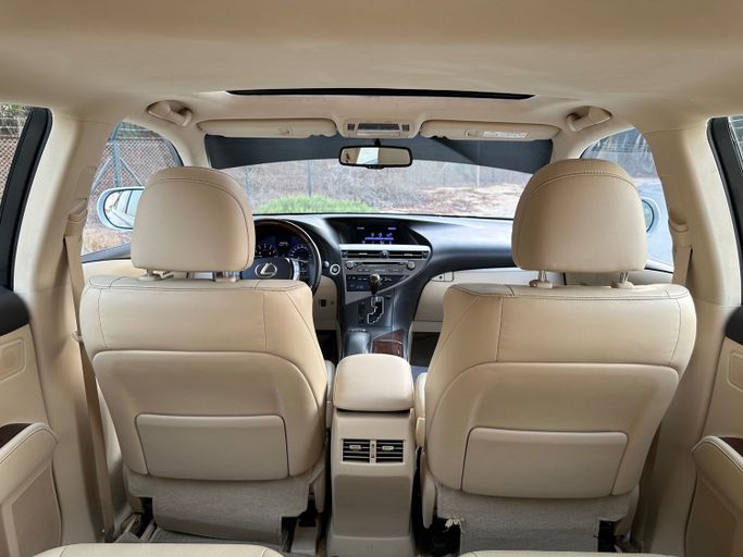 Подержанный Lexus RX 350 III Рестайлинг, 3.5 л, 2015 в Дубае от Alzahiah Cars Серебристый цвет. GCC | AUTO.AE
