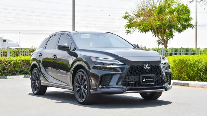 Подержанный Lexus RX 500h V, 2.4 л, 2023 в Дубае от Alwan Global Cars Черный цвет. GCC | AUTO.AE