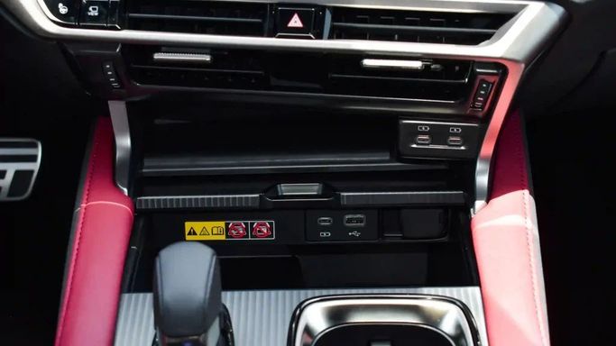 Подержанный Lexus RX 500h V, 2.4 л, 2023 в Дубае от Alwan Global Cars Черный цвет. GCC | AUTO.AE