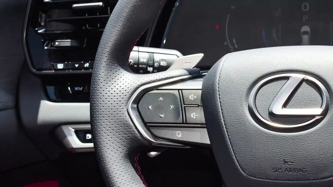 Подержанный Lexus RX 500h V, 2.4 л, 2023 в Дубае от Alwan Global Cars Черный цвет. GCC | AUTO.AE