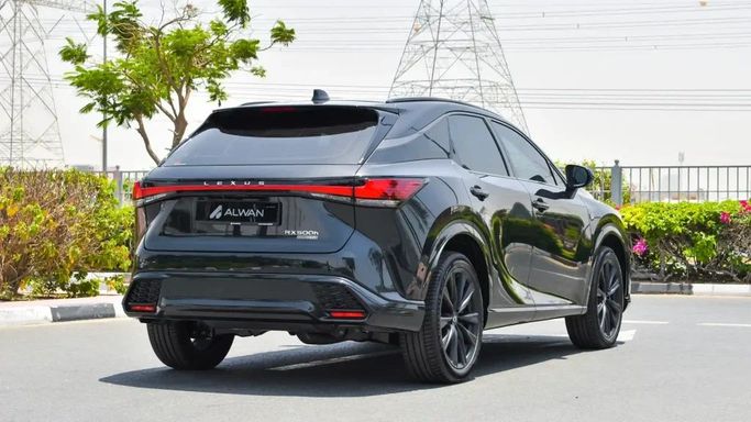 Подержанный Lexus RX 500h V, 2.4 л, 2023 в Дубае от Alwan Global Cars Черный цвет. GCC | AUTO.AE