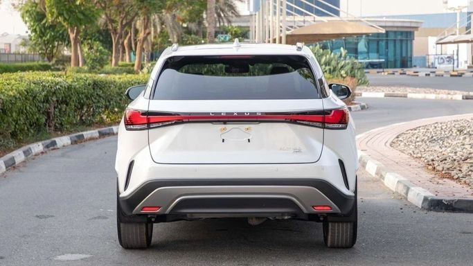Новый Lexus RX 350 V, 2.4 л, 2025 в Дубае от Dresden Motors Белый цвет. Канадская | AUTO.AE