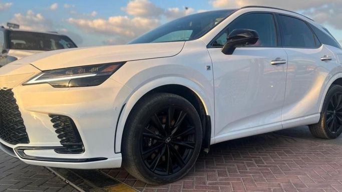Новый Lexus RX 500h V, 2.4 л, 2024 в Дубае от Mohamed Hakim Motors Белый цвет. Other | AUTO.AE