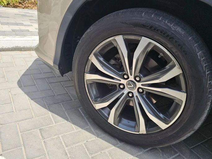 Новый Lexus RX 350 IV Рестайлинг, 3.5 л, 2019 в Дубае от SK Motors Бежевый цвет. Американская | AUTO.AE