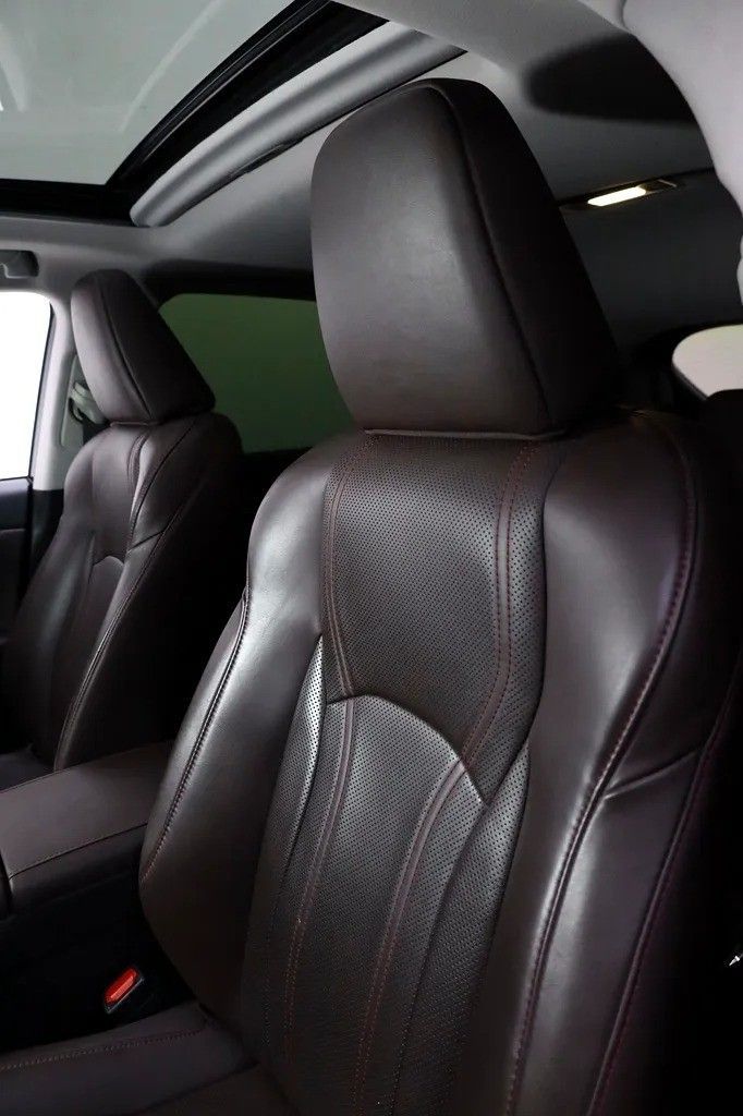 Подержанный Lexus RX 450h IV Рестайлинг, 3.5 л, 2022 в Дубае от Al Faris Motors Белый цвет. GCC | AUTO.AE