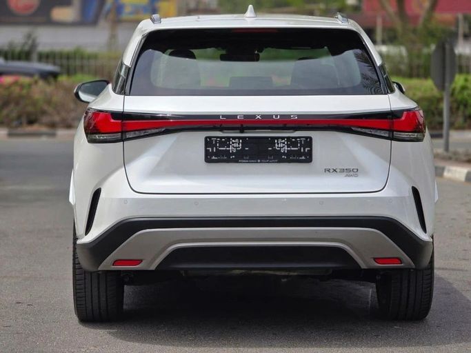 Подержанный Lexus RX 350 V, 2.4 л, 2023 в Дубае от US Motors Белый цвет. GCC | AUTO.AE