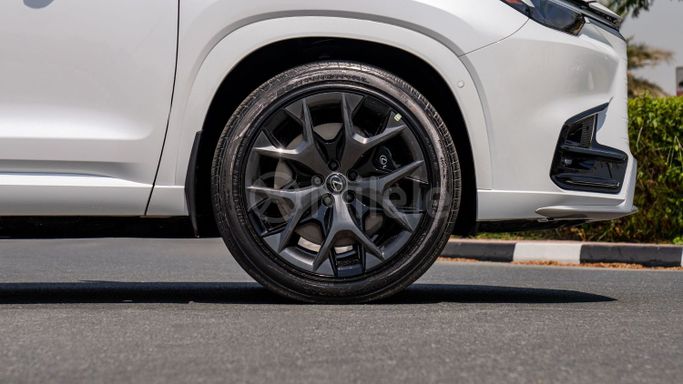 Новый Lexus TX 500h, 2.4 л, 2024 в Дубае от Milele Белый цвет. Other | AUTO.AE