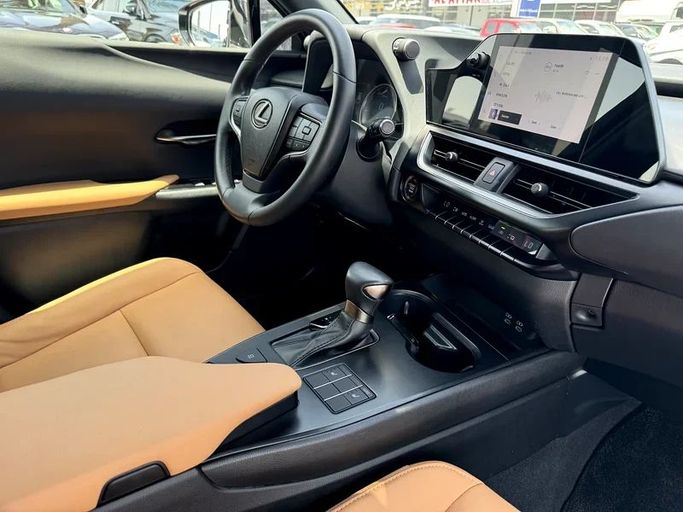 Подержанный Lexus UX 200 I, 2.0 л, 2023 в Дубае от Nice Cars Motos Белый цвет. GCC | AUTO.AE