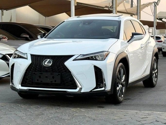 Подержанный Lexus UX 200 I, 2.0 л, 2021 в Дубае от Al Qemah Used Cars Белый цвет. GCC | AUTO.AE