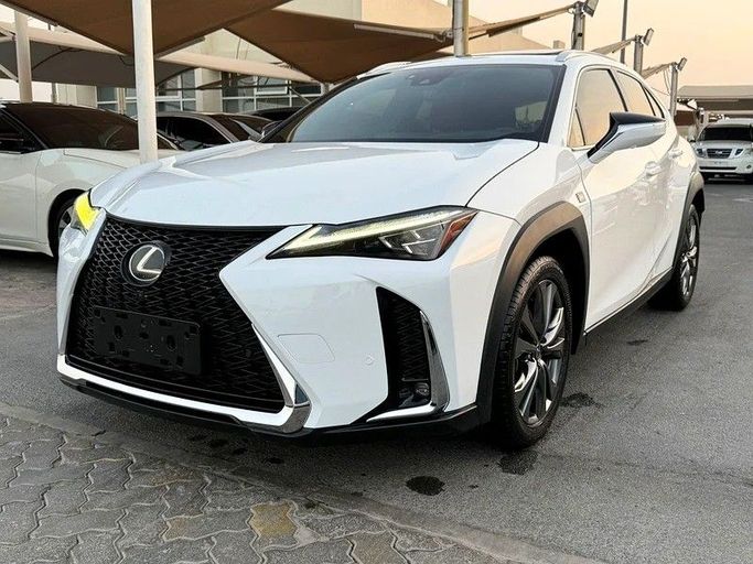 Подержанный Lexus UX 200 I, 2.0 л, 2021 в Дубае от Al Qemah Used Cars Белый цвет. GCC | AUTO.AE