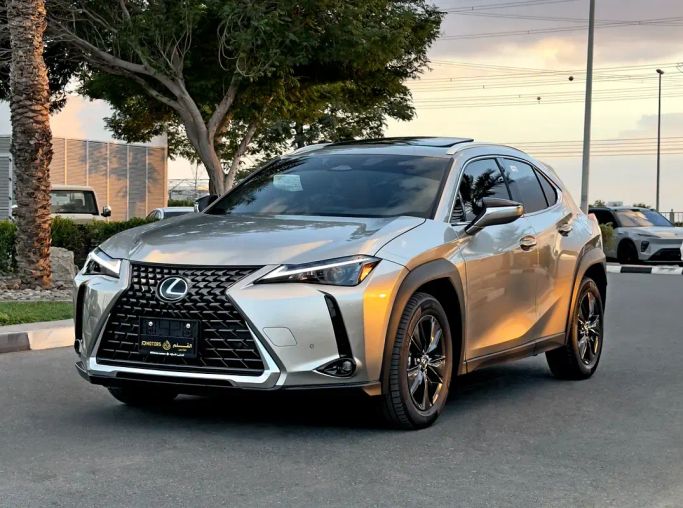 Подержанный Lexus UX 300h I, 2.0 л, 2025 в Дубае от Q Motors Серебристый цвет. GCC | AUTO.AE | Объявление #263590