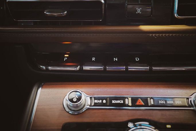 Подержанный Lincoln Aviator II, 3.0 л, 2023 в Дубае от Linda Cars Серый цвет. GCC | AUTO.AE