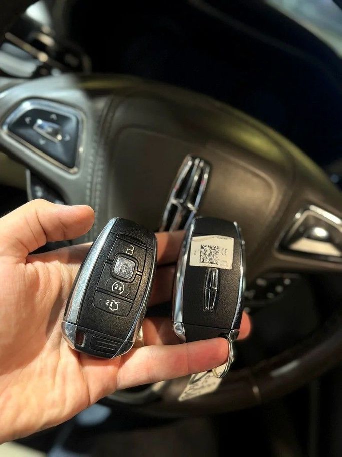 Подержанный Lincoln MKZ II Рестайлинг, 2.0 л, 2017 в Дубае от F1 Motors Черный цвет. GCC | AUTO.AE