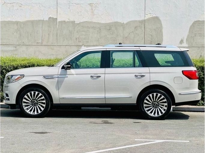 Подержанный Lincoln Navigator IV, 3.5 л, 2019 в Дубае от Ideal Cars LLC Белый цвет. GCC | AUTO.AE