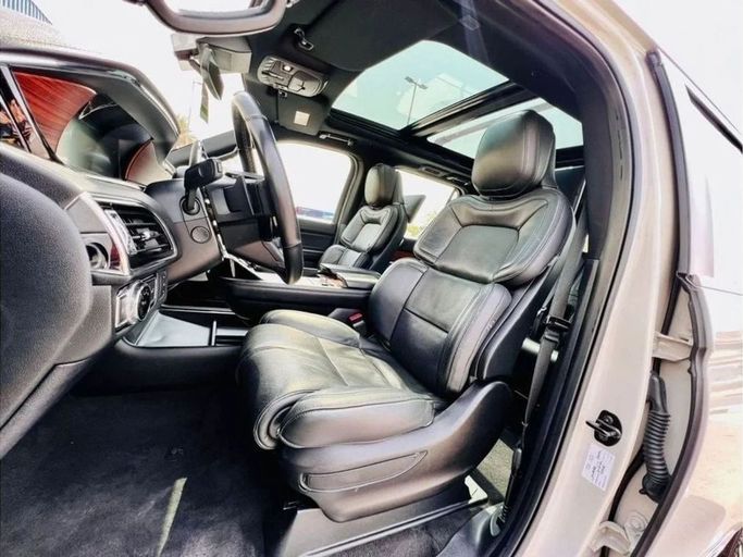 Подержанный Lincoln Navigator IV, 3.5 л, 2019 в Дубае от Ideal Cars LLC Белый цвет. GCC | AUTO.AE